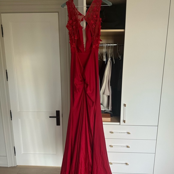Beautiful red prom/formal dress - Picture 3 of 5